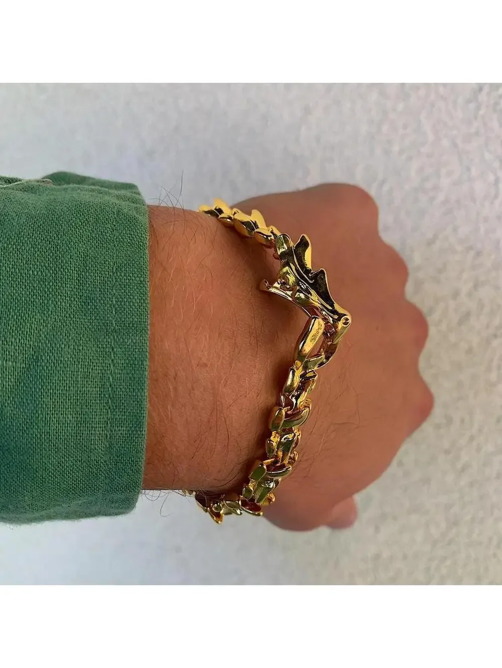 Grunge y2k style Gold dragon scale head bracelet. Comes new. 8 inches length